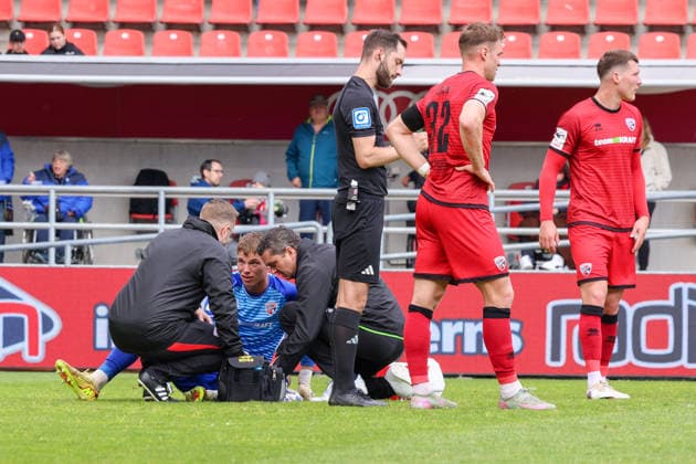 Goalkeeper David Klein FC Ingolstadt 04, No 47 receives medical treatment on the pitch but can continue to play in the match FC Ingolstadt 04 vs SV Waldhof Mannheim on 16 05 2026, DFB regulations prohibit any use of photographs as image sequences and or quasi video GER, Football, 3 Liga, Matchday 38, FC Ingolstadt 04 vs SV Waldhof Mannheim, 16 05 2026, Audi Sportpark Ingolstadt Copyright: xEibner-Pressefoto OliverxSTRISCHx EP-OSH