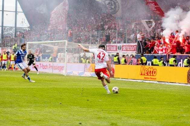 16 05 2026, Football, GER, Season, 3 Liga, Season 2025 2026, 38 Matchday, SSV Jahn Regensburg FC Energie Cottbus Arian Dizdarevic SSV Jahn Regensburg DFL REGULATIONS PROHIBIT ANY USE OF PHOTOGRAPHS AS IMAGE SEQUENCES AND OR QUASI VIDEO