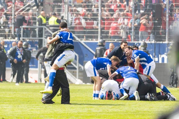 16 05 2026, Football, GER, Season, 3 Liga, Season 2025 2026, 38 Matchday, SSV Jahn Regensburg FC Energie Cottbus Cheering after the final whistle and promotion to the second division at Energie Cottbus DFL REGULATIONS PROHIBIT ANY USE OF PHOTOGRAPHS AS IMAGE SEQUENCES AND OR QUASI VIDEO