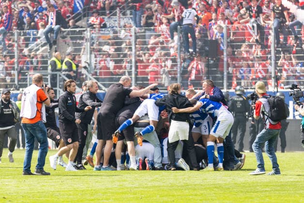 16 05 2026, Football, GER, Season, 3 Liga, Season 2025 2026, 38 Matchday, SSV Jahn Regensburg FC Energie Cottbus Cheering after the final whistle and promotion to the second division at Energie Cottbus DFL REGULATIONS PROHIBIT ANY USE OF PHOTOGRAPHS AS IMAGE SEQUENCES AND OR QUASI VIDEO