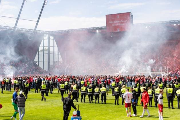 16 05 2026, Football, GER, Season, 3 Liga, Season 2025 2026, 38 Matchday, SSV Jahn Regensburg FC Energie Cottbus Cheering after the final whistle and promotion to the second division at Energie Cottbus DFL REGULATIONS PROHIBIT ANY USE OF PHOTOGRAPHS AS IMAGE SEQUENCES AND OR QUASI VIDEO