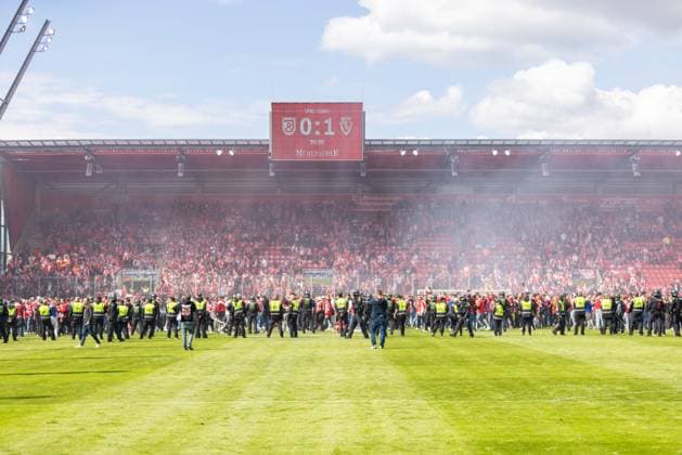 16 05 2026, Football, GER, Season, 3 Liga, Season 2025 2026, 38 Matchday, SSV Jahn Regensburg FC Energie Cottbus Cheering after the final whistle and promotion to the second division at Energie Cottbus DFL REGULATIONS PROHIBIT ANY USE OF PHOTOGRAPHS AS IMAGE SEQUENCES AND OR QUASI VIDEO