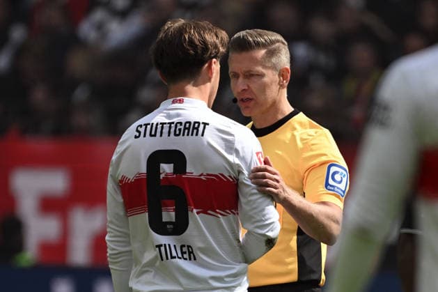 16 05 2026, xjhx, Soccer 1 Bundesliga, Eintracht Frankfurt VfB Stuttgart v l Angelo Stiller VfB Stuttgart Referee Referee Tobias Welz Wiesbaden DFL DFB REGULATIONS PROHIBIT ANY USE OF PHOTOGRAPHS as IMAGE SEQUENCES and or QUASI VIDEO Frankfurt am Main
