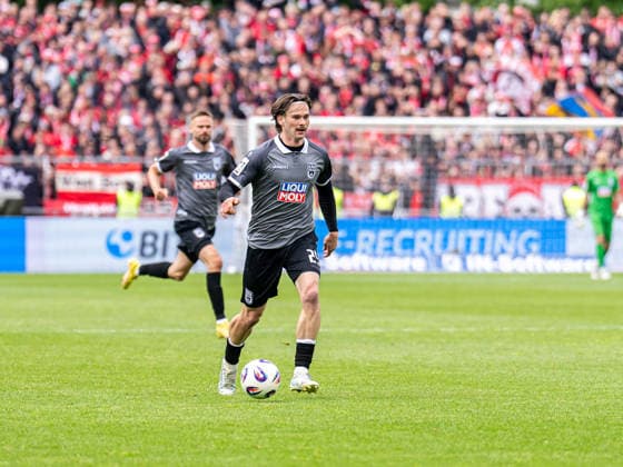Elias Loeder SSV Ulm 1846, 25 on the ball, GER, SSV Ulm 1846 vs Rot Weiss Essen, Football, 3 Liga, Season 2025 2026, 16 05 2026, DFB DFL regulations prohibit any use of photographs as image sequences and or quasi video GER, SSV Ulm 1846 vs Rot Weiss Essen, Football, 3 Liga, Season 2025 2026, 16 05 2026 Ulm Copyright: xMichaelxSchmidt Eibner-Pressefotx EP_MST