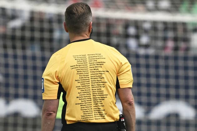 16 05 2026, xsltx, Soccer 1 Bundesliga, Eintracht Frankfurt VfB Stuttgart v l Referee Referee Tobias Welz Wiesbaden DFL DFB REGULATIONS PROHIBIT ANY USE OF PHOTOGRAPHS as IMAGE SEQUENCES and or QUASI VIDEO Frankfurt am Main