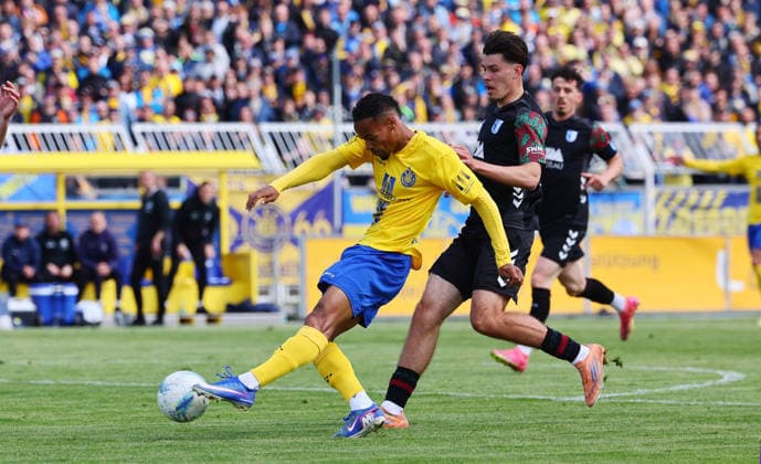 Lok Leipzig Magdeburg II Regionalliga Nordost Leipzig, 16 05 2026, Bruno Plache Stadion, Soccer, Regionalliga NO , 1 FC LOK LEIPZIG vs 1 FC MAGDEBURG II , In the picture from l Ayodele Adetula 11, Lok mund Felix Vogler 18, Magdeburg , Picture Point