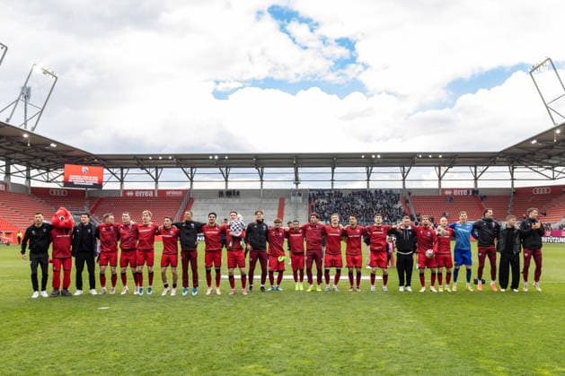 3 Liga FC Ingolstadt 04 SV Waldhof Mannheim players thank the fans for the season, victory jubilation joy 5 1 dance 3 Liga FC Ingolstadt 04 season 2025 2026 SV Waldhof Mannheim