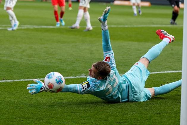 Goalkeeper Daniel Batz 33 1 FSV Mainz 05 defends a shot by Eren Dinkci 8 1FC Heidenheim 1846 , not in picture, 1 FC Heidenheim vs 1 FSV Mainz 05, Football, Men, Bundesliga, DFL, Season 2025 2026, 34 Matchday, Second round, 16 05 2026 DFB regulations prohibit any use of photographs as image sequences and or quasi video Heidenheim Baden Wuerttemberg Germany Copyright: xkolbert-press MartinxAgüerax