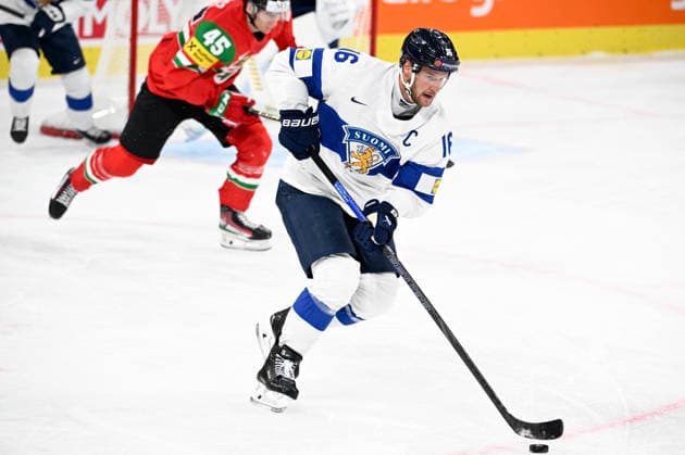 LKS 20260516 Captain Aleksander Barkov of Finland controls the puck during the 2026 IIHF Ice hockey, Eishockey World Championships preliminary round group A match between Hungary and Finland in Zurich on May 16, 2026. - RONI REKOMAA Zürich Switzerland n1Hmqx5w944  Copyright: xRonixRekomaax n1Hmqx5w944