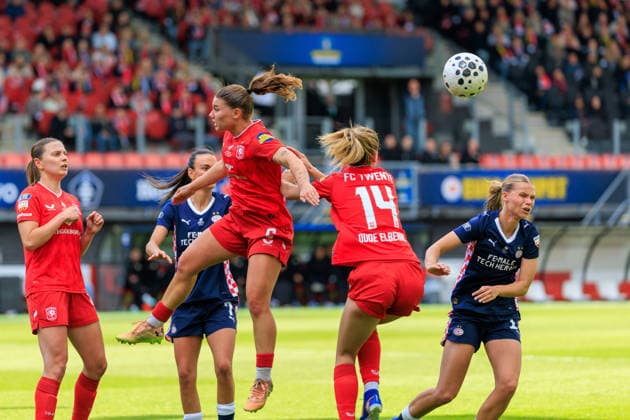 2026-05-16 FC Twente Vrouwen v PSV Vrouwen - Eurojackpot KNVB Beker Vrouwen Finale ROTTERDAM, NETHERLANDS - MAY 16: Sophie te Brake of FC Twente, Lynn Groenewegen of FC Twente, Eva Oude Elberink of FC Twente, Lore Jacobs of PSV during the Eurojackpot KNVB Beker Vrouwen Finale match between FC Twente Vrouwen and PSV Vrouwen at Het Kasteel on May 16, 2026 in Rotterdam, Netherlands. Rotterdam Het Kasteel Netherlands Content not available for redistribution in The Netherlands directly or indirectly through any third parties. Copyright: xMarcelxvanxPlateringenx
