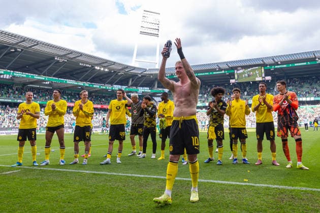 16 05 2026, Matchday 34 in Bundesliga 1, SV Werder Bremen Borussia Dortmund Julian Brandt Borussia Dortmund thanks and says goodbye to the fans Bremen Weserstadion Bremen Germany xRHR PHOTO DEx Copyright: DennisxEwert RHR-FOTOx RHR-FOTO DE