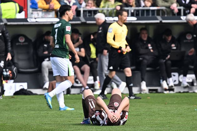 Frustration at Arkadiusz Pyrka FC St Pauli 11 , FC St Pauli VFL Wolfsburg, Football, Bundesliga, DFL, 16 05 2026 DFB regulations prohibit any use of photographs as image sequences and or quasi video Hamburg Hamburg Germany Copyright: xkolbert-press BurghardxSchreyerx