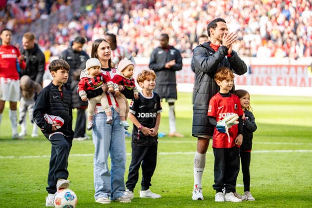 16 05 2026, xdaymx, Soccer 1 Bundesliga, SC Freiburg RB Leipzig Nicolas Höfler at his farewell with his family He thanks in front of the home curve DFL DFB REGULATIONS PROHIBIT ANY USE OF PHOTOGRAPHS as IMAGE SEQUENCES and or QUASI VIDEO Freiburg