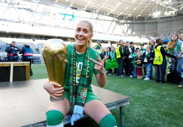 STOCKHOLM, SWEDEN 20260516 Hammarbys Alice Carlsson celebrates with the trophy after winning Saturdays Swedish Cup final match between Hammarby IF and BK Häcken FF at 3Arena STOCKHOLM SWEDEN x10658x  Copyright: xMagnusxLejhall TTx SVENSKA CUPEN FINAL HAMMARBY-HÄCKEN