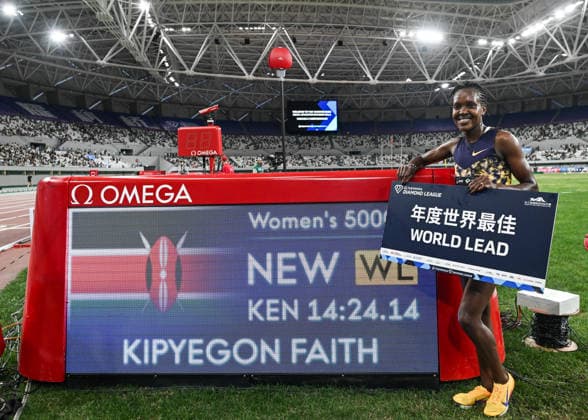 Wanda Diamond League 2026 - Shanghai Keqiao SHAOXING, CHINA - MAY 16: Faith Kipyegon of Kenya poses next to the timing board and holds a WORLD LEAD sign after winning the women s 5000m race in a world-leading time of 14:24.14 during the Yangtze River Delta Athletics Diamond Gala, the Shanghai Keqiao leg and opening meeting of the 2026 Wanda Diamond League circuit, at the China Textile City Sports Center in Keqiao, Shaoxing, Zhejiang province, China, on May 16, 2026. Artur Widak Anadolu Shaoxing China. Editorial use only. Please get in touch for any other usage.  Copyright: x2026xAnadoluxArturxWidakx