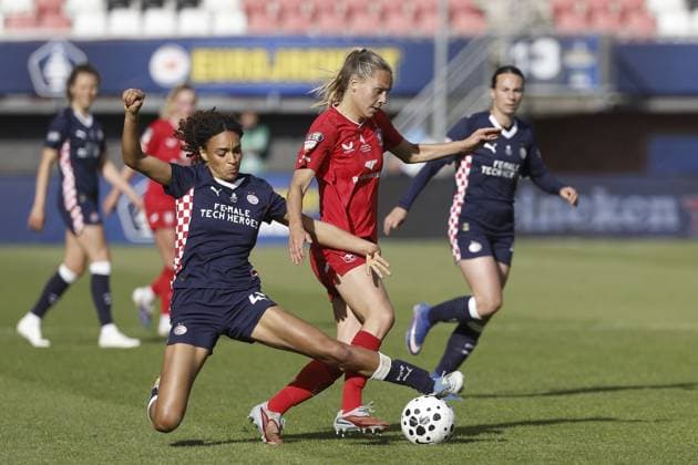 ROTTERDAM - (lr) Nina Nijstad of PSV, Anna Knol of FC Twente during the KNVB Cup Women s Final match between FC Twente (women) and PSV (women) at Sparta Stadion Het Kasteel on 16 May 2026 in Rotterdam, the Netherlands. BAS CZERWINSKI ANP Women s Eurojackpot KNVB Beker - Final 2025-2026 xVIxANPxSportx xxANPxIVx 558463981 originalFilename: 558463981.jpg