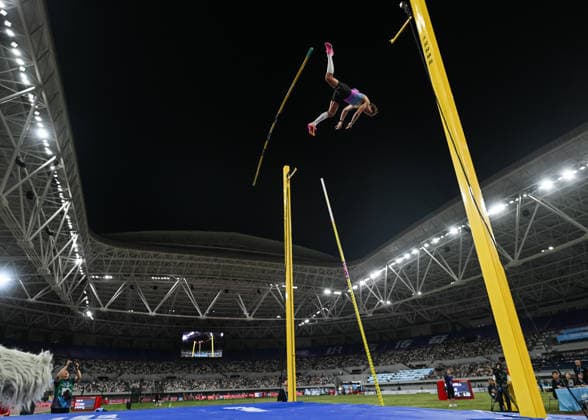 Wanda Diamond League 2026 - Shanghai Keqiao SHAOXING, CHINA - MAY 16: Armand Mondo Duplantis of Sweden makes an attempt at a world record height of 6.32m in the men s pole vault final during the Yangtze River Delta Athletics Diamond Gala, the Shanghai Keqiao leg and opening meeting of the 2026 Wanda Diamond League circuit, at the China Textile City Sports Center in Keqiao, Shaoxing, Zhejiang province, China, on May 16, 2026. Artur Widak Anadolu Zhejiang China. Editorial use only. Please get in touch for any other usage.  Copyright: x2026xAnadoluxArturxWidakx