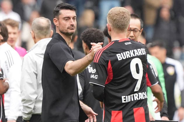 Coach Albert Riera Eintracht Frankfurt after the match with Jonathan Burkardt Eintracht Frankfurt at the final whistle Frankfurt 16 05 2026 Eintracht Frankfurt vs VfB Stuttgart, Deutsche Bank Park, Matchday 34 Bundesliga