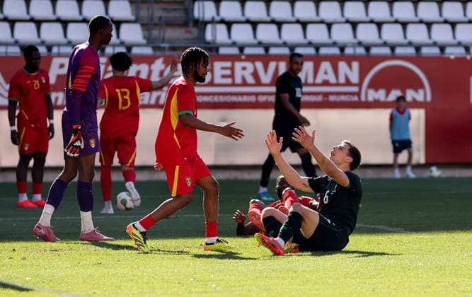 International Friendly, Länderspiel, Nationalmannschaft Enrique Roca Stadium, Murcia, Spain 16 5 2026 Republic of Ireland vs Grenada Ireland s Jayson Molumby reacts Jayson Molumby reacts 16 5 2026  Copyright: x INPHO RyanxByrnex RB2_8504