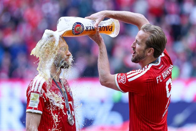 GER 1 FBL, FC Bayern München vs 1 FC Köln 16 05 2026, Allianz Arena, Munich, GER 1 FBL, FC Bayern München vs 1 FC Köln, picture shows Konrad Laimer FC Bayern München 27 , left Harry Kane FC Bayern München 9 , right nordphotoxGmbHx xSchneider nph00003