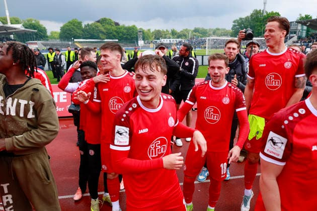Soccer 3 Liga 38 Matchday SSV Ulm Rot Weiss Essen on 16 05 2026 At the Donaustadion in Ulm The fans and the team of Rot Weiss Essen celebrate the 2 3 away victory and the qualification of the relegation