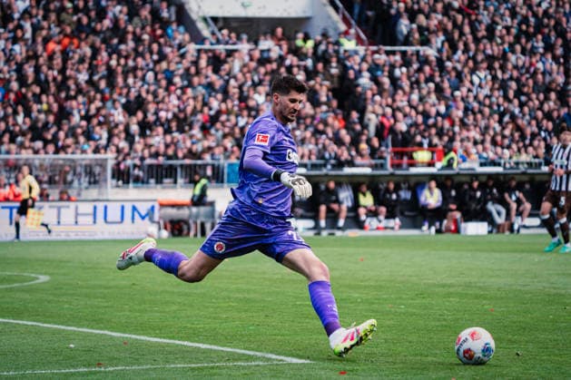1 Bundesliga FC St Pauli vs VfL Wolfsburg, 16 05 2026 Nikola Vasilj FC St Pauli, 22 kicks the ball away Football, 1 Bundesliga, Matchday 34 FC St Pauli vs VfL Wolfsburg on 16 05 2026 at Millerntor Stadion, Hamburg DFL REGULATIONS PROHIBIT ANY USE OF PHOTOGRAPHS AS IMAGE SEQUENCES AND OR QUASI VIDEO Copyright: xBEAUTIFULxSPORTS Tonhäuserx