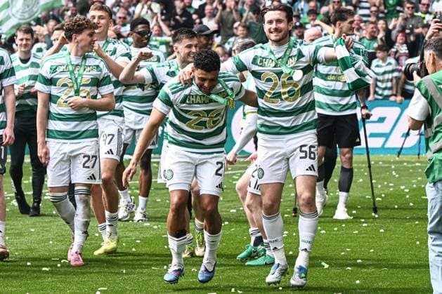 Celtic v Heart of Midlothian William Hill Premiership Alex Oxlade-Chamberlain and Anthony Ralston of Celtic celebrate at full time during the William Hill Premiership match at Celtic Park, Glasgow 16 05 2026 UK Newspapers OUT Copyright: xJamiexJohnstonx FIL-23440-0155