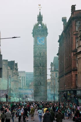 Celtic fans celebrate their team winning SPL Championship in the city centre of Glasgow. Celtic Celebrate Winning the William Hill Scottish Premiership, Football, Glasgow, Scotland, UK - 16 May 2026Glasgow Celtic Park United Kingdom  Copyright: xRobertxPerry Shutterstockx 16878623cj