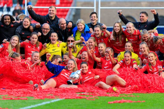 2026-05-16 FC Twente Vrouwen v PSV Vrouwen - Eurojackpot KNVB Beker Vrouwen Finale ROTTERDAM, NETHERLANDS - MAY 16: FC Twernte Vrouwen squad during the Eurojackpot KNVB Beker Vrouwen Finale match between FC Twente Vrouwen and PSV Vrouwen at Het Kasteel on May 16, 2026 in Rotterdam, Netherlands. Rotterdam Het Kasteel Netherlands Content not available for redistribution in The Netherlands directly or indirectly through any third parties. Copyright: xMarcelxvanxPlateringenx