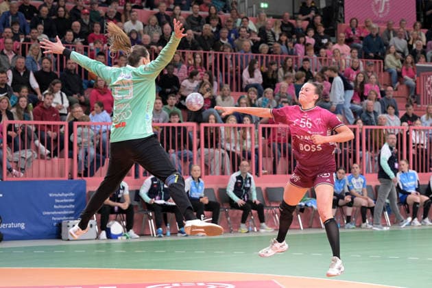 Carolin Huebner TusSies Metzingen, 56 on goal against Lena Ivancok Sport Union Neckarsulm, 29 on goal TusSies Metzingen vs Sport Union Neckarsulm , Handball, Alsco HBF, 5 Play Off League Matchday, Season 2025 2026, 16 05 2026 TusSies Metzingen vs Sport Union Neckarsulm , Handball, Alsco HBF, 5 Play Off League Matchday, Season 2025 2026, 16 05 2026 Tuebingen Copyright: xEibner-Pressefoto TobiasxBaurx EP_TBR