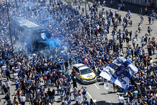 May 16, 2026, Porto, Porto, Portugal: FC Porto fans at the team bus arrival before the Liga Portugal Betclic 25 26 match between FC Porto and Santa Clara at Estadio do Dragao on May 16 2026, in Porto, Portugal. Soccer 2026: Porto X Santa Clara  - ZUMAa269 20260516_zsp_a269_008 Copyright: xSandroxAlemaox