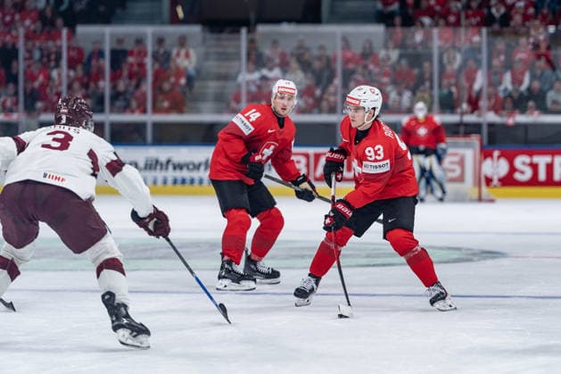 16 05 2026, Zurich, Swiss Life Arena, Ice Hockey World Championships Switzerland Latvia, 93 Theo Rochette Switzerland , 14 Dean Kukan Switzerland Zurich Swiss Life Arena Zurich Switzerland Copyright: xJustPictures.ch StefanxEmchx jp-de-StEm-DSC0053420260516