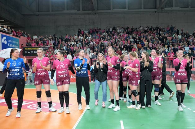 the TusSies thank the fans TusSies Metzingen vs Sport Union Neckarsulm , Handball, Alsco HBF, 5 Play Off League Matchday, Season 2025 2026, 16 05 2026 TusSies Metzingen vs Sport Union Neckarsulm , Handball, Alsco HBF, 5 Play Off League Matchday, Season 2025 2026, 16 05 2026 Tuebingen Copyright: xEibner-Pressefoto TobiasxBaurx EP_TBR