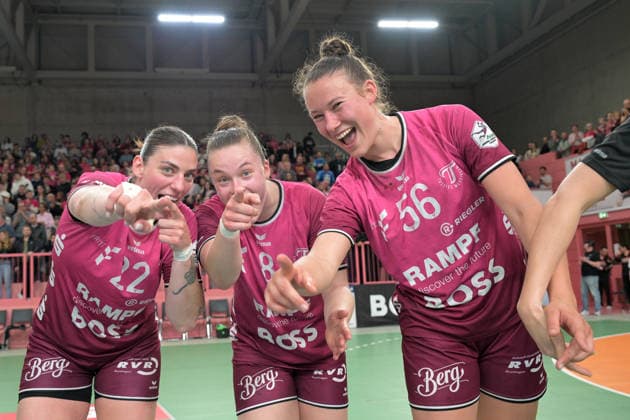 Gabriela Clausson Bitolo TusSies Metzingen, 22 , Ida Petzold TusSies Metzingen, 08 and Carolin Huebner TusSies Metzingen, 56 TusSies Metzingen vs Sport Union Neckarsulm cheer after the end of the game, Handball, Alsco HBF, 5 Play Off League Matchday, Season 2025 2026, 16 05 2026 TusSies Metzingen vs Sport Union Neckarsulm , Handball, Alsco HBF, 5 Play Off League Matchday, Season 2025 2026, 16 05 2026 Tuebingen Copyright: xEibner-Pressefoto TobiasxBaurx EP_TBR