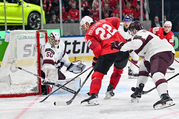 ZURICH, SWITZERLAND MAY 16 Nino Niederreiter of Switzerland in action against goalkeeper Kristers Gudlevskis of Latvia during the 2026 IIHF Ice Hockey World Championship Switzerland game between Switzerland and Latvia at Swiss Life Arena on May 16, 2026 in Zurich, Zurich Zurich Swiss Life Arena Zurich Switzerland Copyright: xJustPictures.ch AndreaxBrancax jp-en-EuSpIm-JP7_ANB_Sui_Lat_16052026_4723