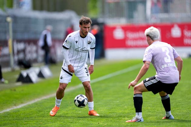 from left Louis Kolbe SVS, 3 , Frederik Schumann Homburg, 3 , Action, Action, Match scene, 16 05 2026, Sandhausen Germany , Soccer, Regionalliga Südwest, SV Sandhausen FC 08 Homburg xozx