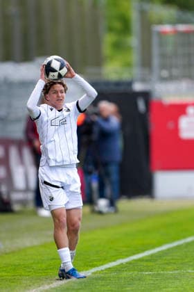 Batu Jonathan Akgöz SVS, 45 at throw-in, cropped, full body, single image, single photo, action, action, 16 05 2026, Sandhausen Germany , Football, Regionalliga Südwest, SV Sandhausen FC 08 Homburg xozx