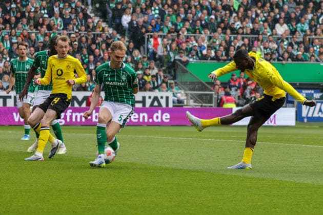 16 05 2026, xgrfx, Soccer 1 Bundesliga, SV Werder Bremen Borussia Dortmund v l Amos Pieper Werder Bremen , Serhou Guirassy Borussia Dortmund DFL DFB REGULATIONS PROHIBIT ANY USE OF PHOTOGRAPHS as IMAGE SEQUENCES and or QUASI VIDEO Bremen