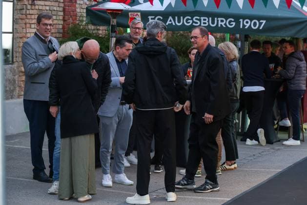Location with many guests, Andreras Kahn Feinkost Kahn , FC Augsburg end of season party, Football, 1 Bundesliga, 34 Matchday, 16 05 2026 DFL DFB regulations prohibit any use of photographs as image sequences and or quasi video Augsburg Bayern Germany Copyright: xkolbert-press ChristianxKolbertx