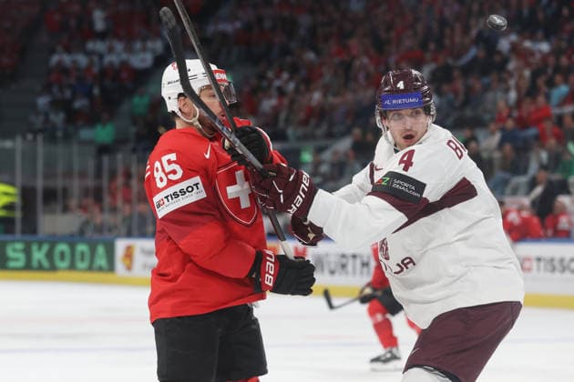 Ice Hockey World Championship 2026 SUI LAT Sven Andrighetto vs Kristofers Bindulis 16 05 2026 Swiss Life Arena Zuerich , SWITZERLAND, Men IIHF Ice Hockey World Championship Zurich 2026 Group Switzerland Latvia Sven Andrighetto li,Switzerland vs Kristofers Bindulis Latvia