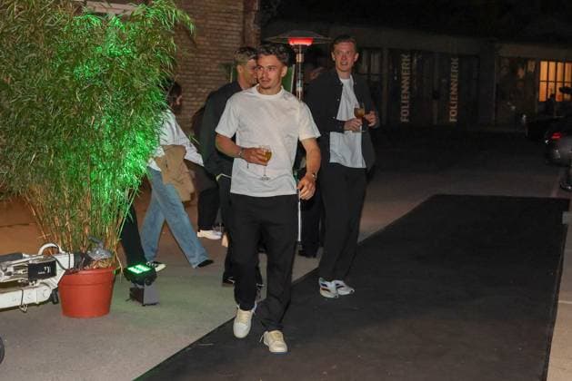 Fabian Rieder 32 FC Augsburg , Michael Gregoritsch FC Augsburg arrive at the location, FC Augsburg end of season party, football, 1 Bundesliga, 34 matchday, 16 05 2026 DFL DFB regulations prohibit any use of photographs as image sequences and or quasi video Augsburg Bayern Germany Copyright: xkolbert-press ChristianxKolbertx