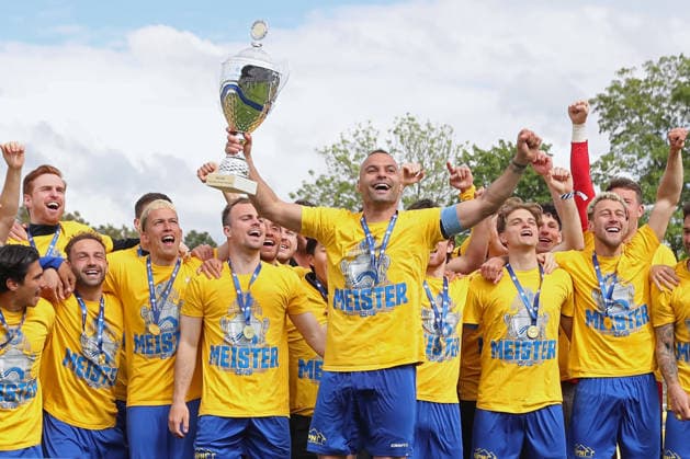Soccer Regionalliga Nordost 1 FC Lok Leipzig 1 FC Magdeburg II 16 05 2026 Djamal Ziane 13, Lok Leipzig with the championship trophy in front of his cheering team Soccer, Regionalliga Nordost, Season 2025 2026, Matchday 34 1 FC Lok Leipzig vs 1 FC Magdeburg II on 16 05 2026 at Bruno Plache Stadium, Leipzig Copyright: xBEAUTIFULxSPORTS JanxKaeferx