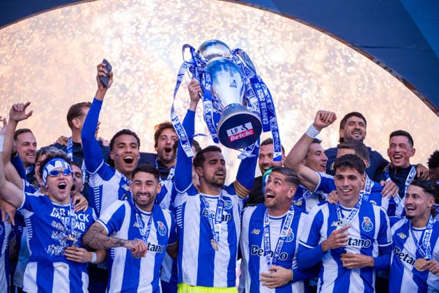 May 16, 2026, Porto, Porto, Portugal: PORTO, PORTUGAL - MAY 16: FC Porto players with the Liga Portugal Betclic trophy celebrating during the Liga Portugal Betclic 2025 26 League match between FC Porto and Santa Clara, at Estadio do Dragao on May 16, 2026 in Porto, Portugal FC Porto X Santa Clara - Liga Portugal Betclic  - ZUMAl192 20260516_zsp_l192_002 Copyright: xMiguelxLemosx