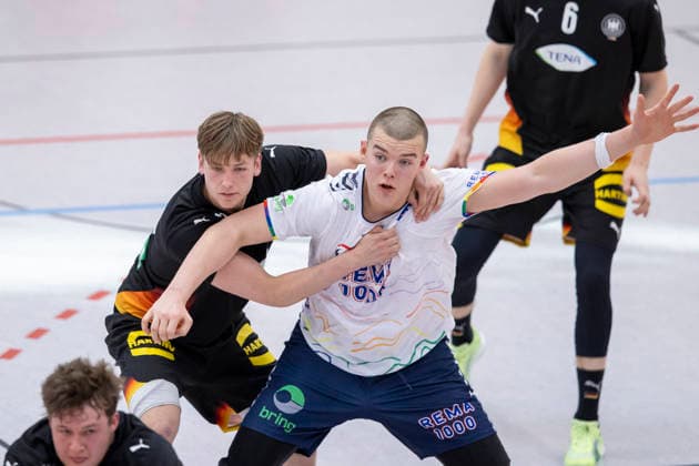 International handball match Germany U20 21m vs Norway U20 21m Erfurt 16 05 2026 Noah Hensen 15 Germany U20 21m vs Alexander Loke Gautestad 34 Norway U20 21m International handball match Germany U20 21m vs Norway U20 21m Riethsporthalle Erfurt 16 05 2026 Copyright: xBEAUTIFULxSPORTS Duehringx