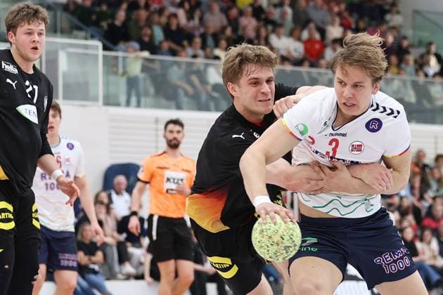 GER, Handball, U20 Germany vs U20 Norway, male 16 05 2026, Erfurt, Riethsporthalle, GER, Handball, Test match as part of the preparations for the U20 European Championship U20 national team male U20 Germany U20 Norway in the picture Leonard Zink Germany vs Christopher Robin Gyve Norway