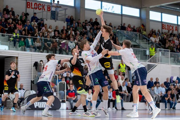 International handball match Germany U20 21m vs Norway U20 21m Erfurt 16 05 2026 Caspar Gauer 14 Germany U20 21m vs Amandus Vatnedal 31 Norway U20 21m left and Jesper Dolva 30 Norway U20 21m right International handball match Germany U20 21m vs Norway U20 21m Riethsporthalle Erfurt 16 05 2026 Copyright: xBEAUTIFULxSPORTS Duehringx