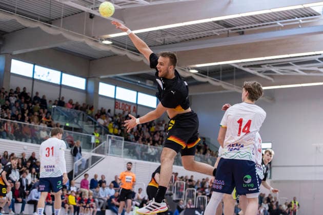 International handball match Germany U20 21m vs Norway U20 21m Erfurt 16 05 2026 Tim Schröder 18 Germany U20 21m vs Hlini Snaer Birgisson 14 Norway U20 21m International handball match Germany U20 21m vs Norway U20 21m Riethsporthalle Erfurt 16 05 2026 Copyright: xBEAUTIFULxSPORTS Duehringx