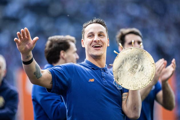 May 16, 2026, Porto, Porto, Portugal: FC Porto s Hockey team celebrating the WSE Champions League trophy during the halftime of Liga Portugal Betclic 25 26 match between FC Porto and Santa Clara at Estadio do Dragao on May 16 2026, in Porto, Portugal. Soccer 2026: Porto X Santa Clara  - ZUMAa269 20260516_zsp_a269_067 Copyright: xSandroxAlemaox