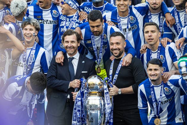 May 16, 2026, Porto, Porto, Portugal: FC Porto s chairman ANDRE VILLAS BOAS with FC Porto s coach Francesco Farioli and FC Porto s team with the championship trophy after the Liga Portugal Betclic 25 26 match between FC Porto and Santa Clara at Estadio do Dragao on May 16 2026, in Porto, Portugal. Soccer 2026: Porto X Santa Clara  - ZUMAa269 20260516_zsp_a269_122 Copyright: xSandroxAlemaox