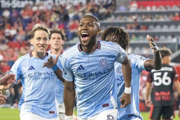 new york red bulls e new york city fc pela major league soccer Andres Perea of NYCFC celebrates his goal during the match between the New York Red Bulls and New York City FC, in Major League Soccer, at Sports Illustrated Stadium, on Saturday, May 16, 2026. harrison sports illustrated stadium NJ united states Copyright: xWILLIAMxVOLCOVx